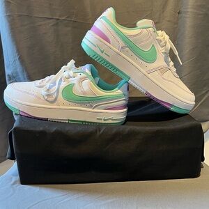Women’s Nike Gamma Force White Emerald Rise- size7.5